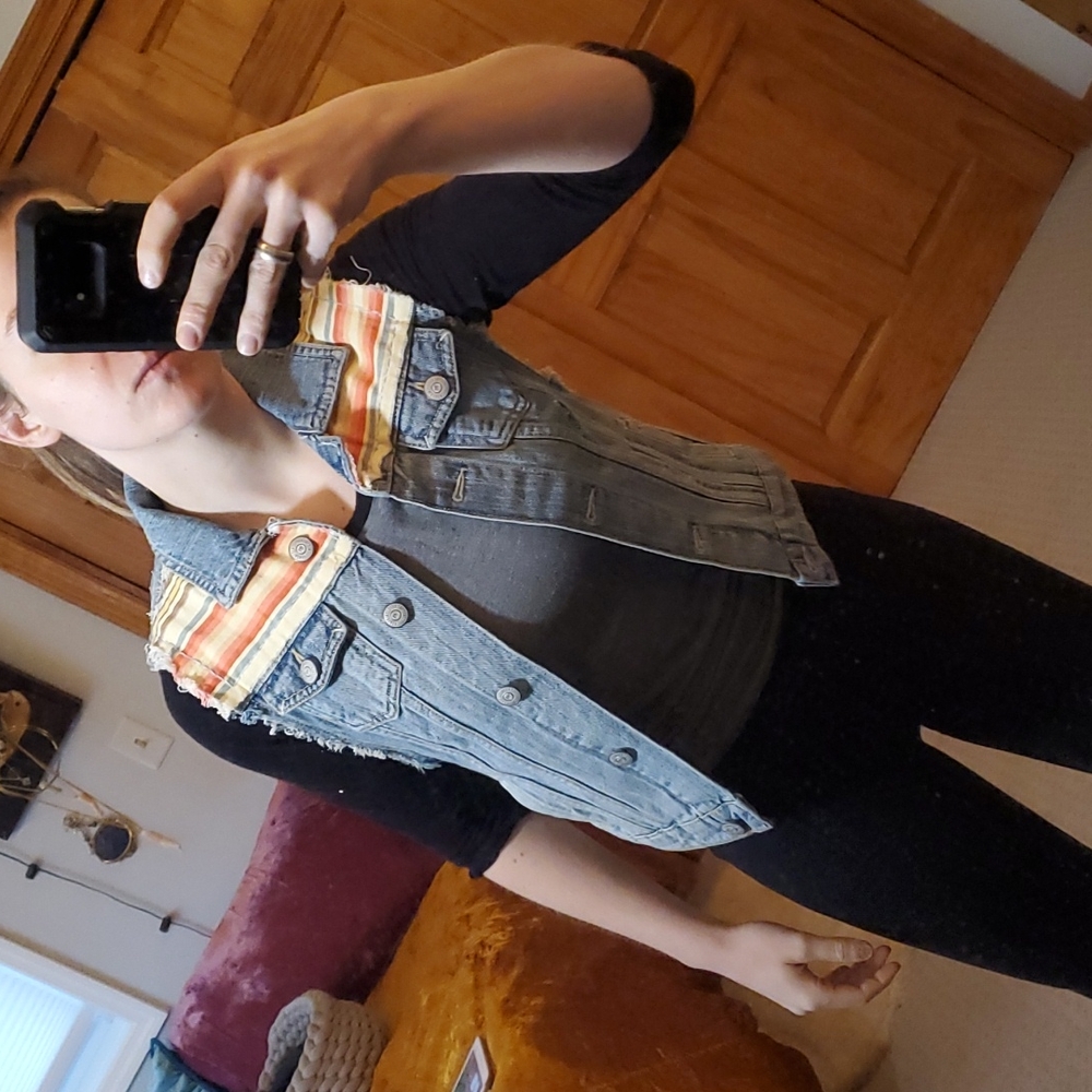 Custom patch denim vest - Picture 3 of 12